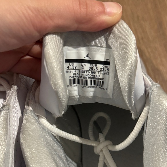 Air Jordan 13 - Picture 7 of 7